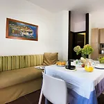 Corte Camaldoli 公寓式酒店 加尔达