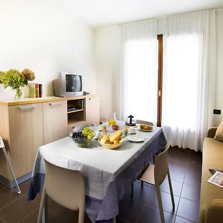 Corte Camaldoli 公寓式酒店 加尔达